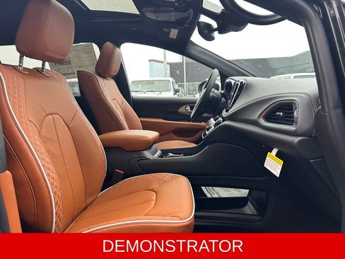 New 2026 Chrysler Pacifica Pinnacle AWD/4WD image 31