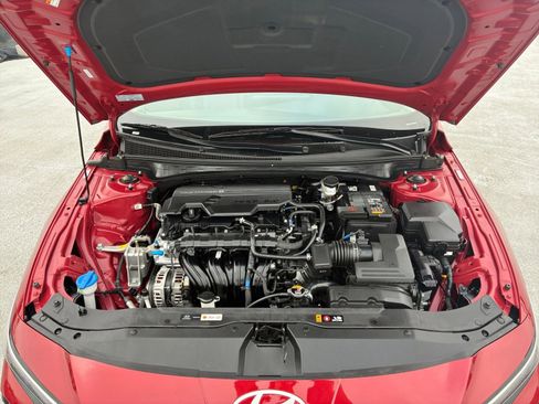 Used 2025 Hyundai Elantra Limited image 32