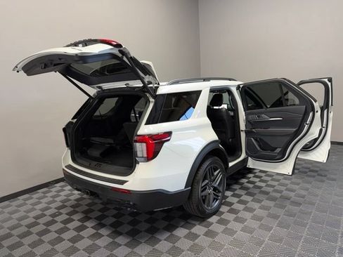 Used 2025 Ford Explorer ST-Line w/ Premium Package AWD/4WD image 28