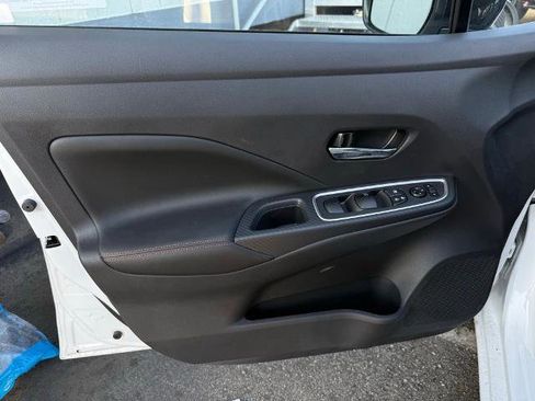 New 2025 Nissan Versa SR w/ Trunk Package image 18