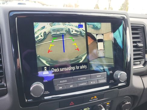 Used 2022 Nissan Frontier PRO-4X w/ Pro-4X Premium Package image 18