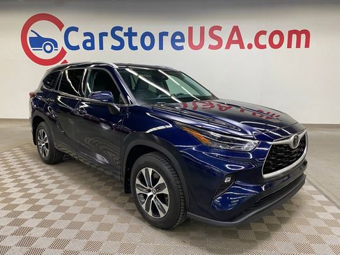 Used 2022 Toyota Highlander XLE image 1