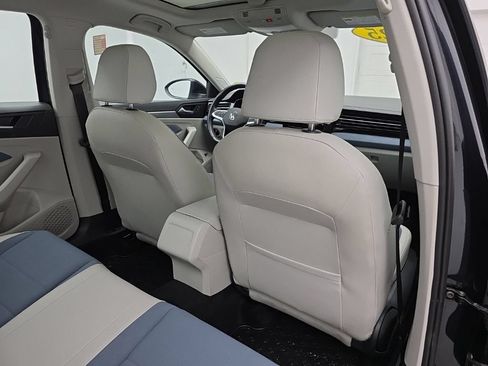 Used 2025 Volkswagen Jetta SE w/ Sunroof Package FWD image 46