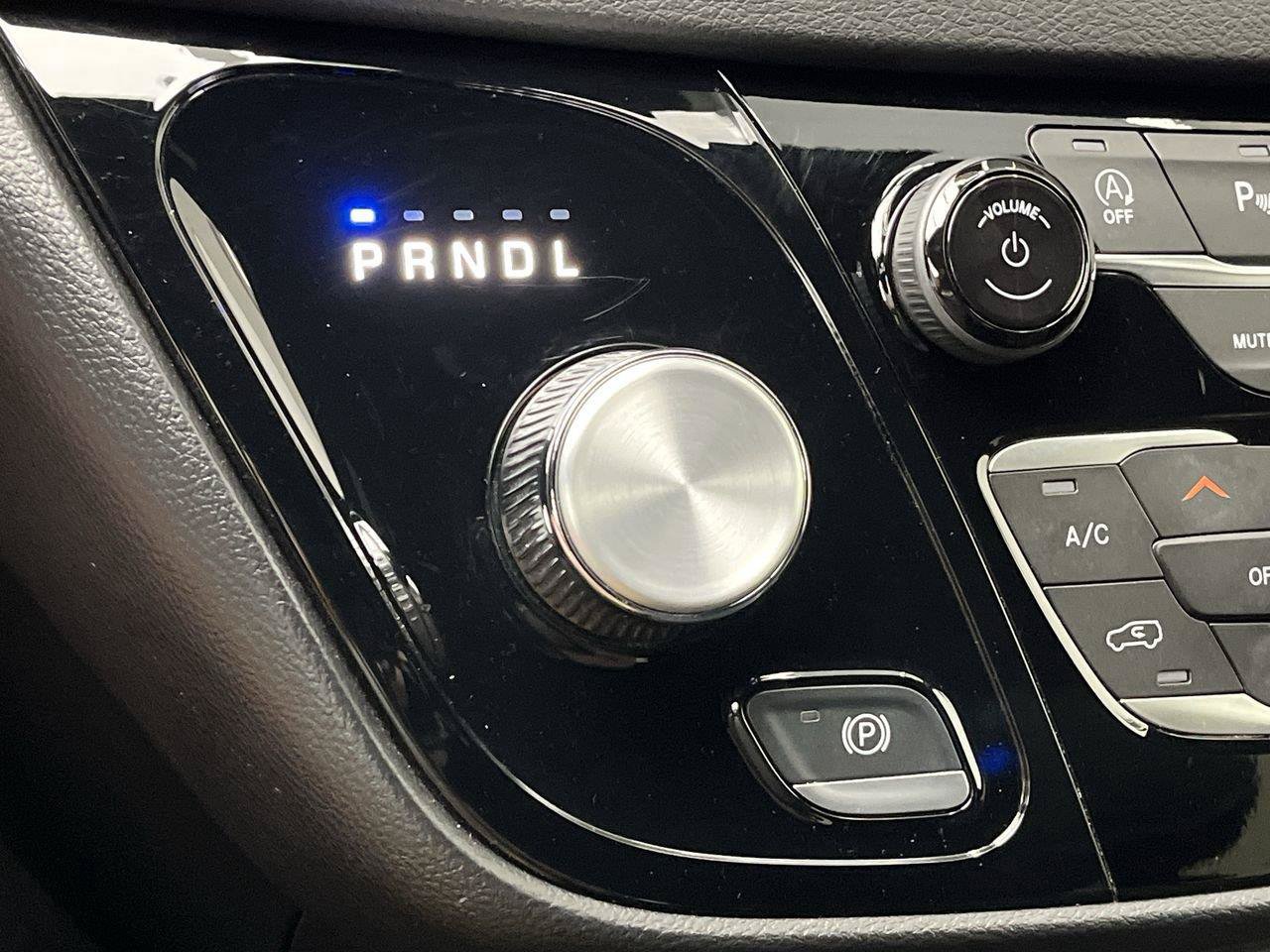 Used 2025 Chrysler Pacifica Select FWD image 25