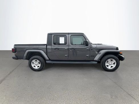 Used 2022 Jeep Gladiator Sport image 2