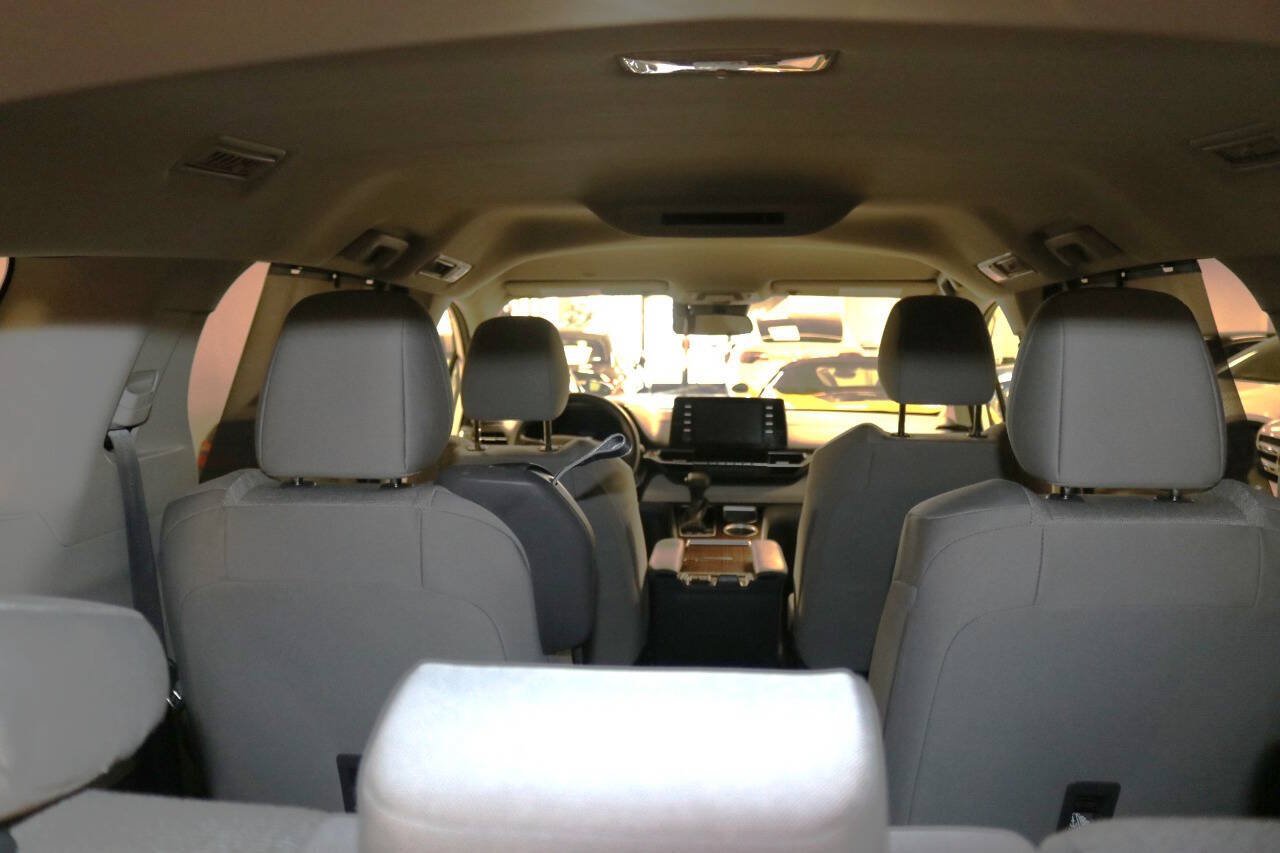 Used 2023 Toyota Sienna LE AWD/4WD image 88