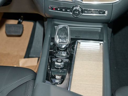 New 2026 Volvo XC60 T8 Plus w/ Climate Package AWD/4WD image 28