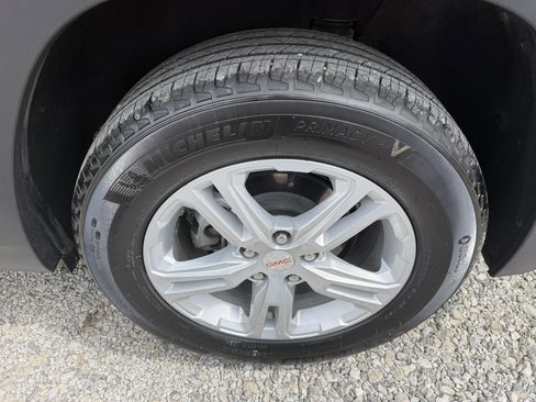 Used 2024 GMC Terrain SLE w/ Driver Convenience Package image 9