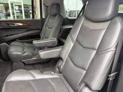 Used 2020 Cadillac Escalade ESV Premium Luxury w/ Escalade Sport Edition AWD/4WD image 19
