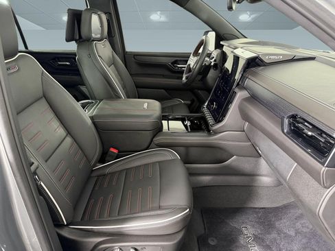 Used 2025 GMC Yukon AT4 Ultimate w/ LPO, Floor Liner Package AWD/4WD image 23