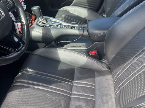 Used 2023 Honda HR-V EX-L image 6