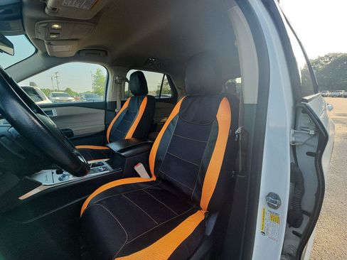 Used 2020 Ford Explorer XLT w/ Equipment Group 202A AWD/4WD image 18