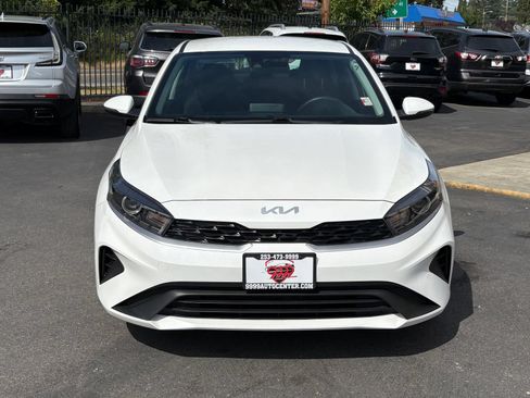 Used 2023 Kia Forte LXS w/ LXS Technology Package FWD image 2