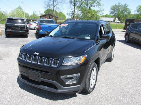 Used 2018 Jeep Compass Latitude AWD/4WD image 1