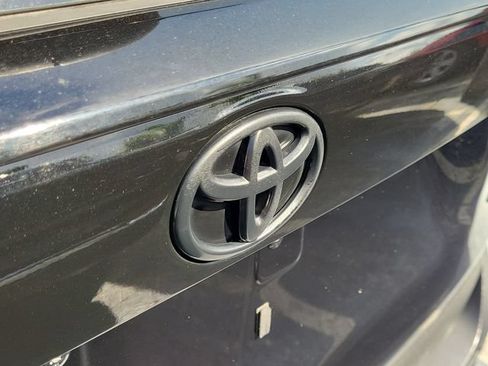 Used 2021 Toyota RAV4 LE FWD image 6