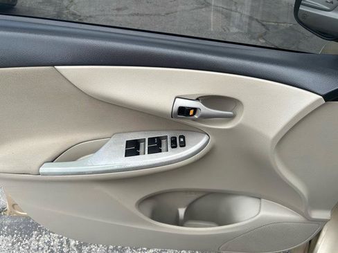 Used 2012 Toyota Corolla LE FWD image 7