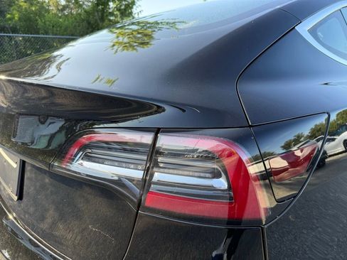 Used 2018 Tesla Model 3 RWD image 11