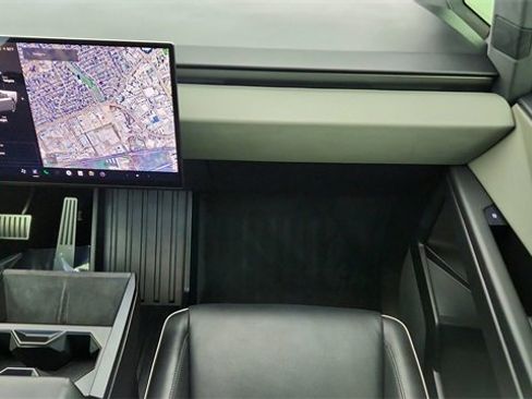Used 2025 Tesla Cybertruck AWD Crew Cab image 32