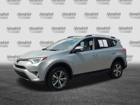 Used 2017 Toyota RAV4 XLE FWD image 5