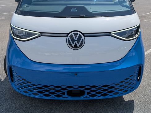 Used 2025 Volkswagen ID. Buzz 1st Edition RWD image 12
