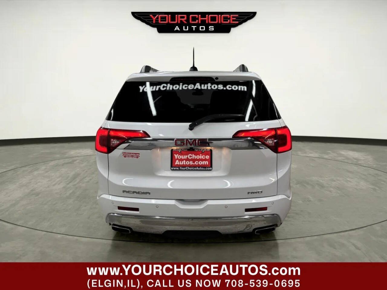 Used 2017 GMC Acadia Denali w/ Technology Package AWD/4WD image 4