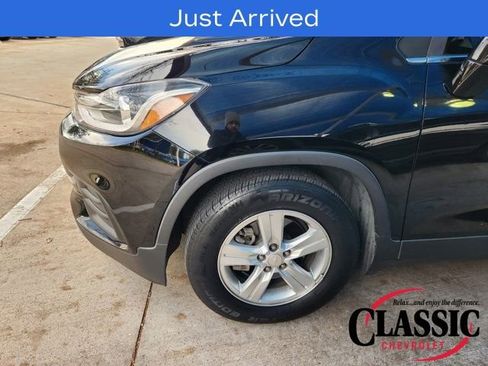 Used 2020 Chevrolet Trax LT w/ LT Convenience Package image 13