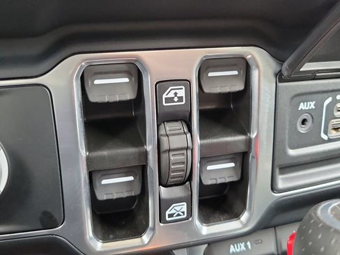 Used 2024 Jeep Gladiator Mojave AWD/4WD image 26