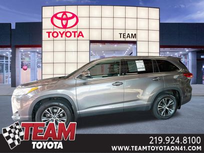 Used 2019 Toyota Highlander LE w/ Carpet Mat Package (TMS)