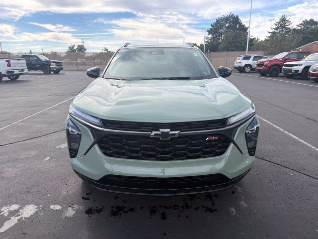 Used 2024 Chevrolet Trax RS w/ Driver Confidence Package FWD image 3