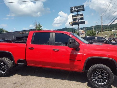 Used 2022 Chevrolet Silverado 2500 Custom w/ Custom Value Package AWD/4WD image 2