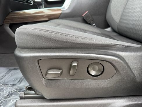 Used 2023 Chevrolet Silverado 1500 LT AWD/4WD image 10