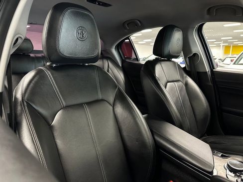 Used 2018 Alfa Romeo Giulia Ti w/ TI Leather Package RWD image 28