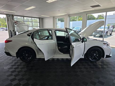 Used 2026 Toyota Camry SE w/ Convenience Package FWD image 17