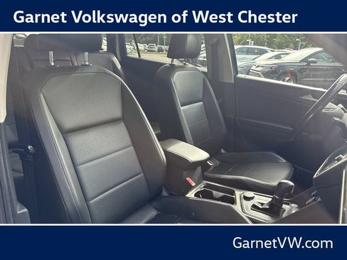 Used 2018 Volkswagen Tiguan SEL w/ 3rd Row Seat Package AWD/4WD image 16