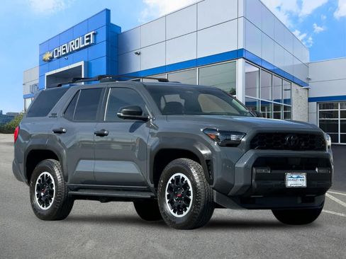 Used 2025 Toyota 4Runner TRD Off-Road Premium AWD/4WD image 9