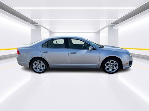 Used 2010 Ford Fusion SE FWD image 3