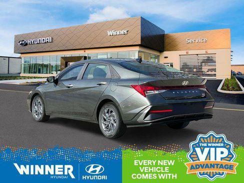 New 2025 Hyundai Elantra Blue image 5