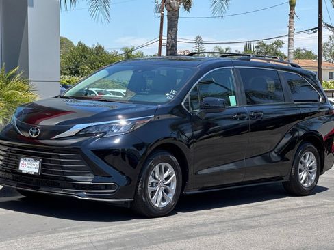 Certified 2026 Toyota Sienna LE FWD image 26