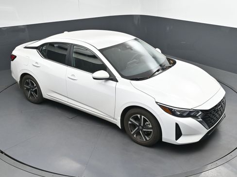 Certified 2024 Nissan Sentra SV image 29