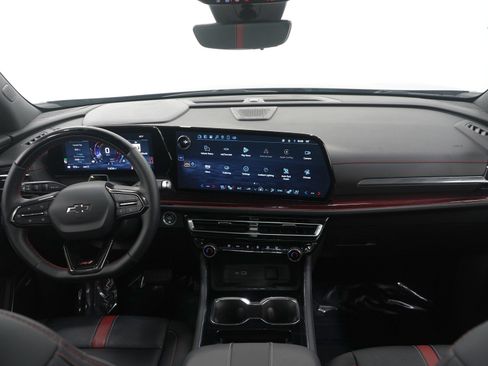 Used 2025 Chevrolet Traverse RS image 18