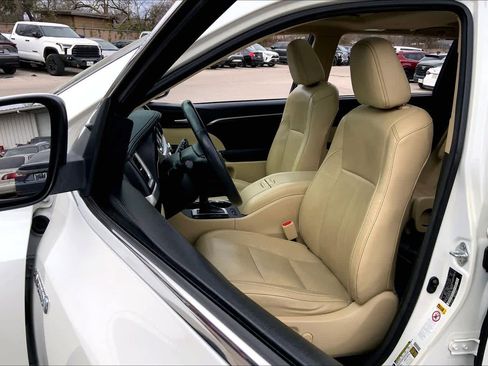 Used 2015 Toyota Highlander Limited image 7