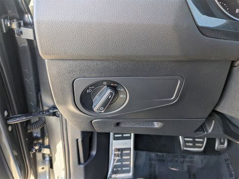 Certified 2021 Volkswagen Tiguan SE R-Line image 28