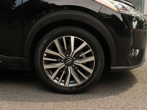 Used 2024 Nissan Kicks SR FWD image 4