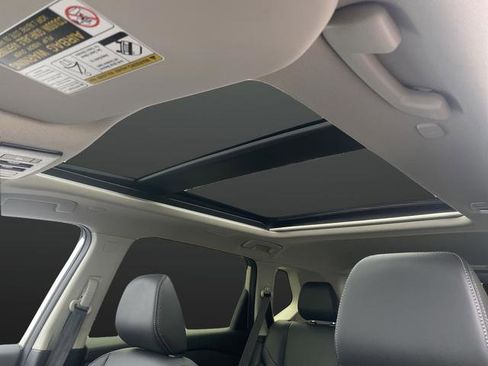 Used 2025 Nissan Rogue Platinum image 7