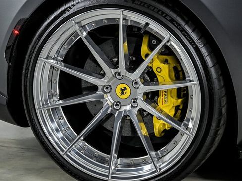 Used 2020 Ferrari 812 Superfast RWD image 11