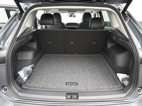 New 2026 Volkswagen Tiguan SE FWD image 12