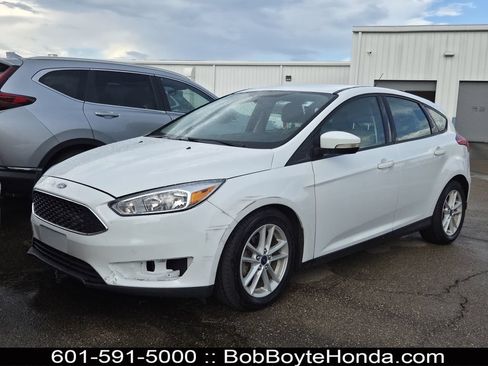 Used 2017 Ford Focus SE FWD image 1