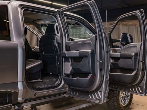 Used 2023 Ford F250 Lariat w/ Sport Appearance Package image 31