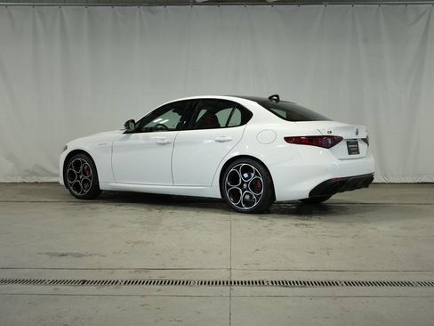 Used 2022 Alfa Romeo Giulia Veloce image 3