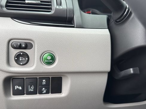 Used 2016 Honda Pilot Touring image 17
